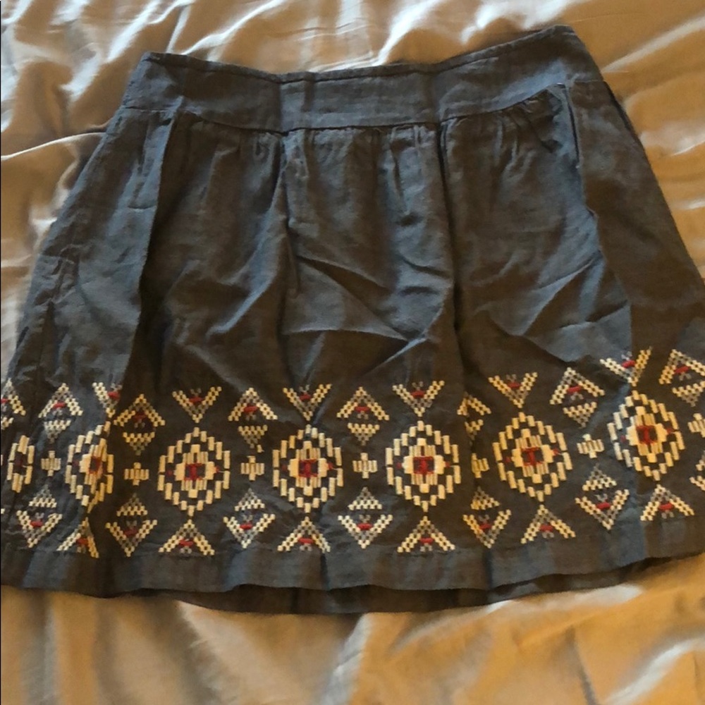 American Eagle Gray Geometric Mini Skirt. Size M.